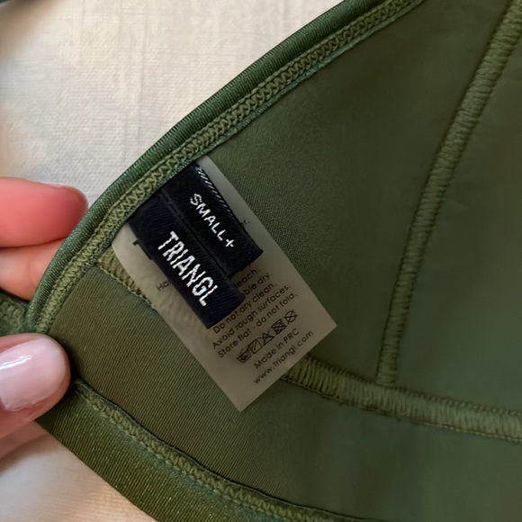 Triangle top - Picture 2 of 2